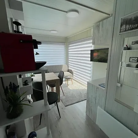 Apartment Ailleurs Novi Banovci