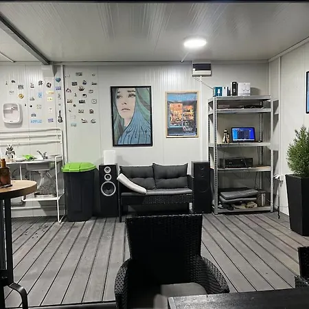 Ailleurs Apartment *